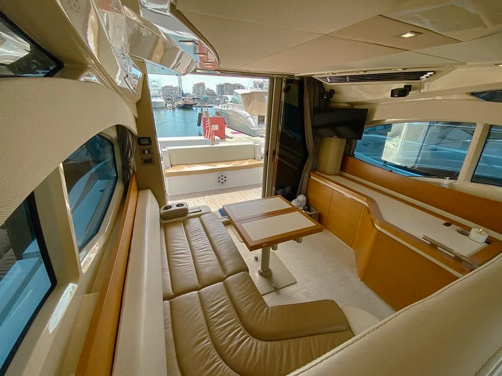 Galley and dining area on the 40 Azimut II yacht