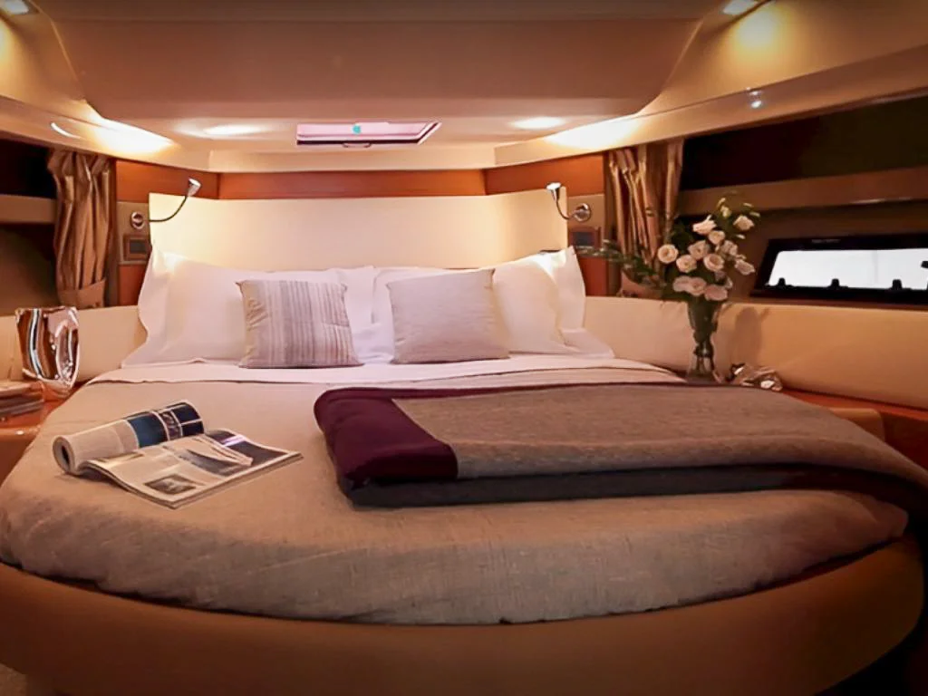 Guest cabin with window and comfortable bed on 40 Azimut II