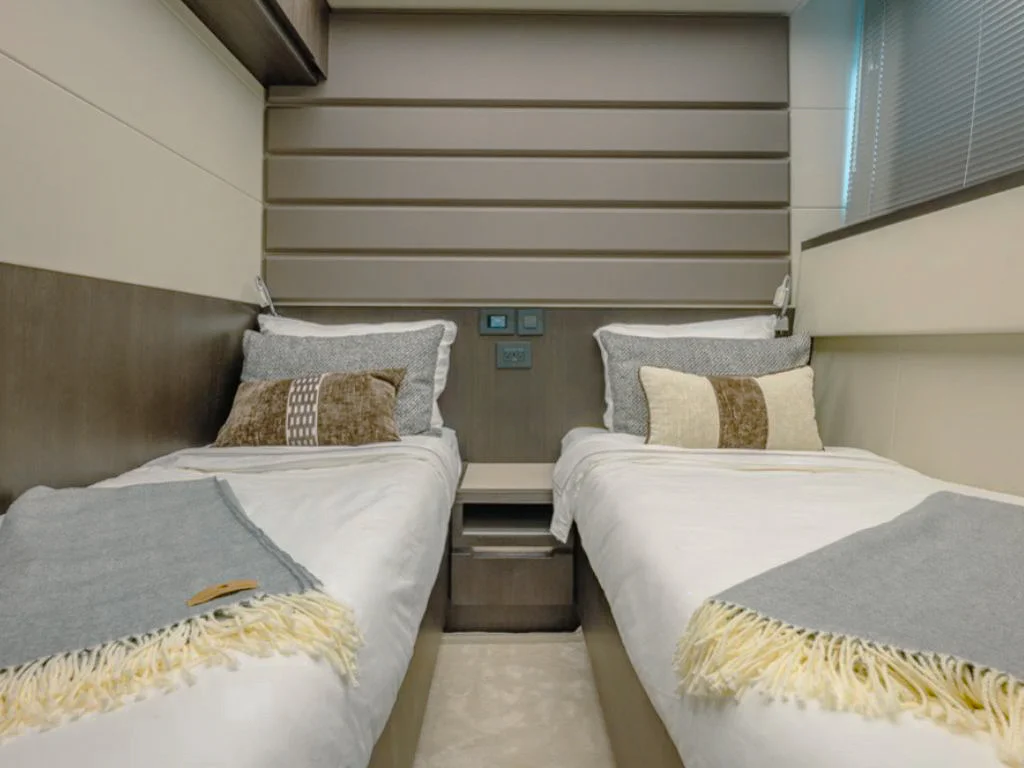 Double cabin in 68 Galeon IV yacht
