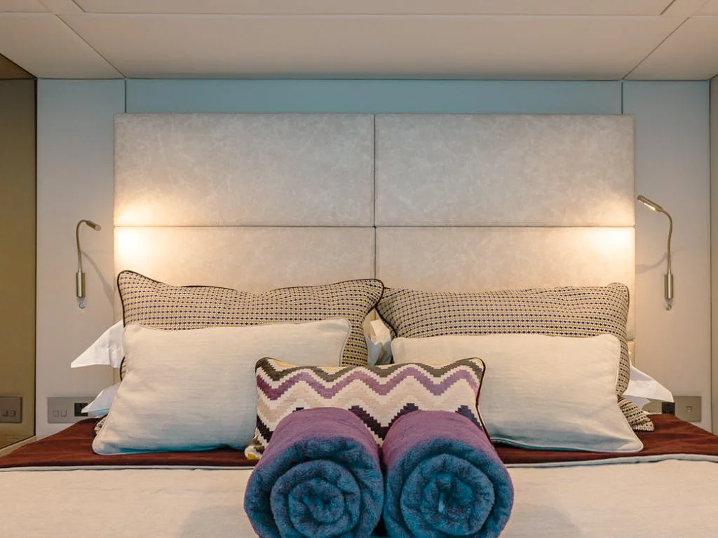 Guest cabin on the 70 Sunreef II yacht