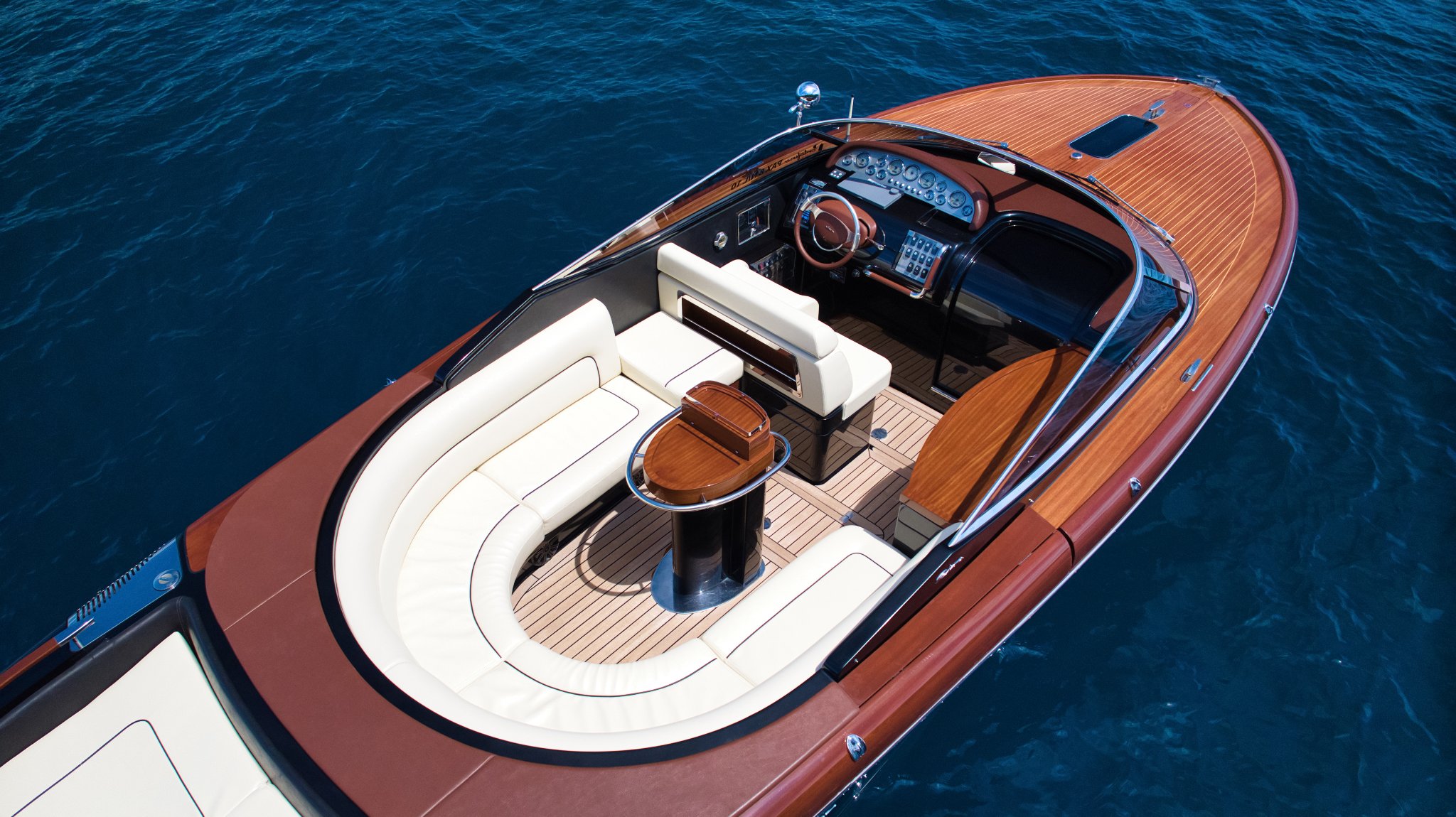 33 Riva Aquariva Super yacht from the side, elegant design