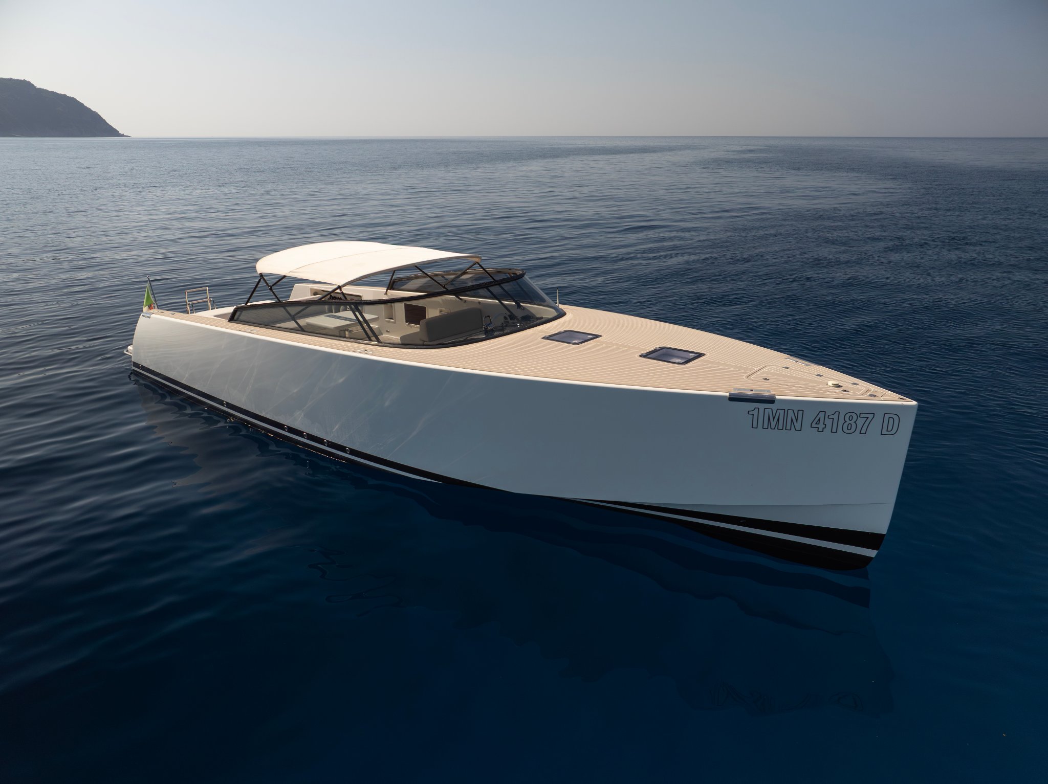 Luxurious 40ft VanDutch yacht cruising the Italian coast from La Spezia
