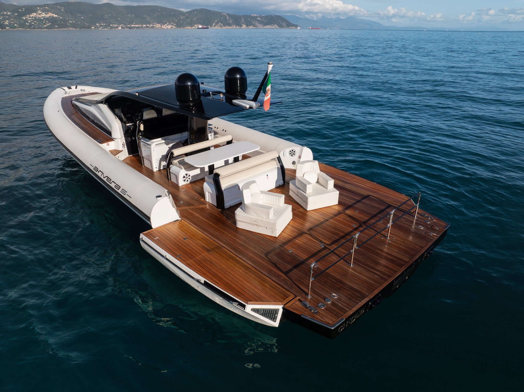 55 Anvera yacht cruising in Italy