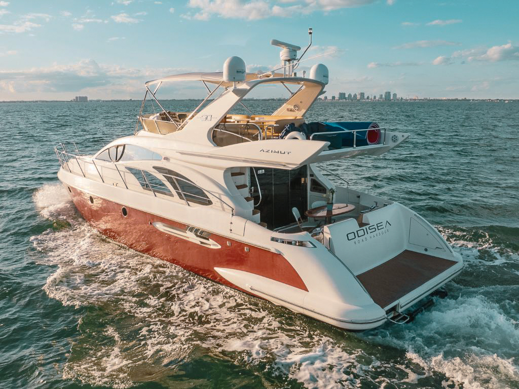 Bow of the 55 Azimut II yacht with sun pads