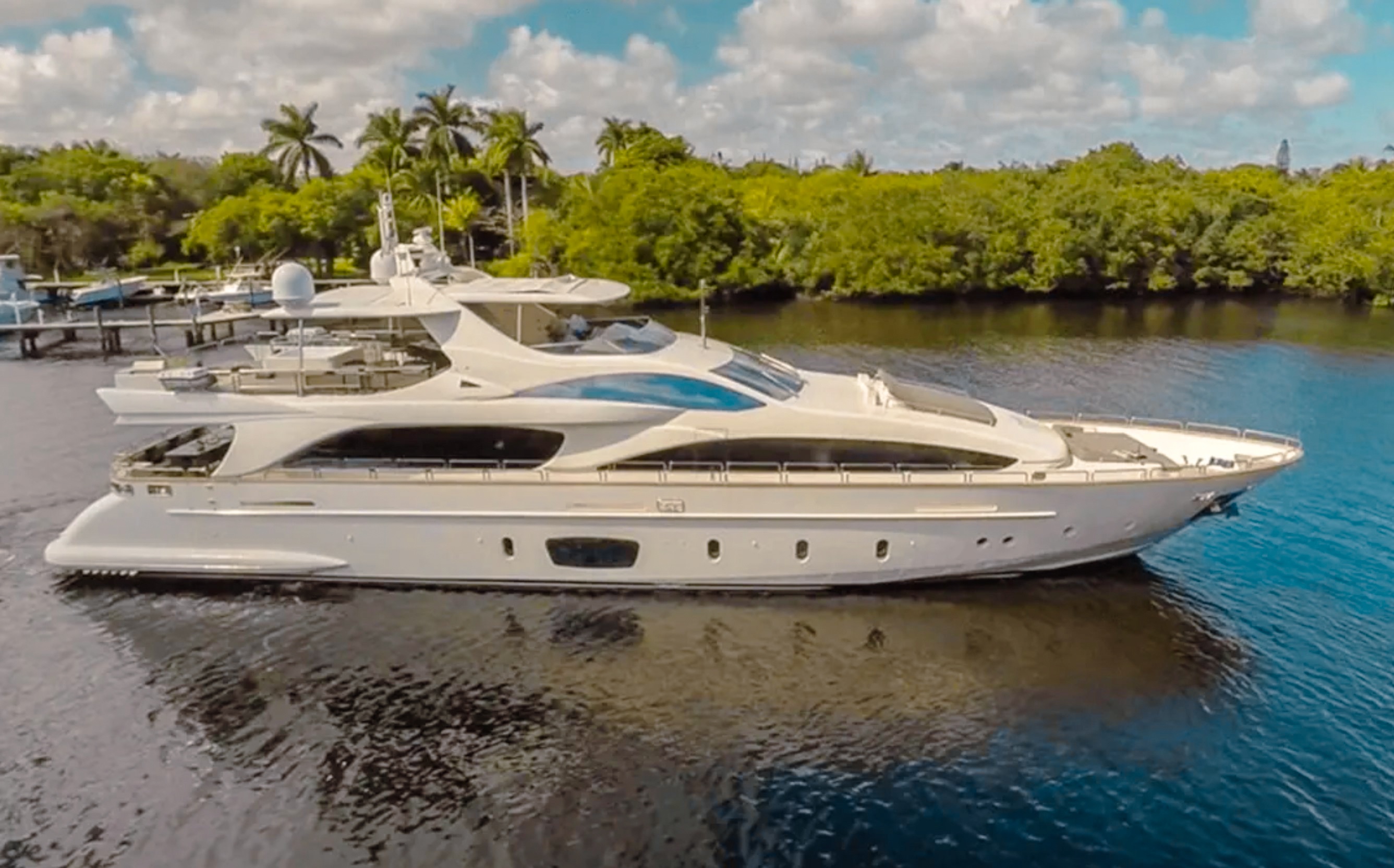 Stunning 105ft Azimut yacht cruising the turquoise waters of Miami for a luxury charter experience.