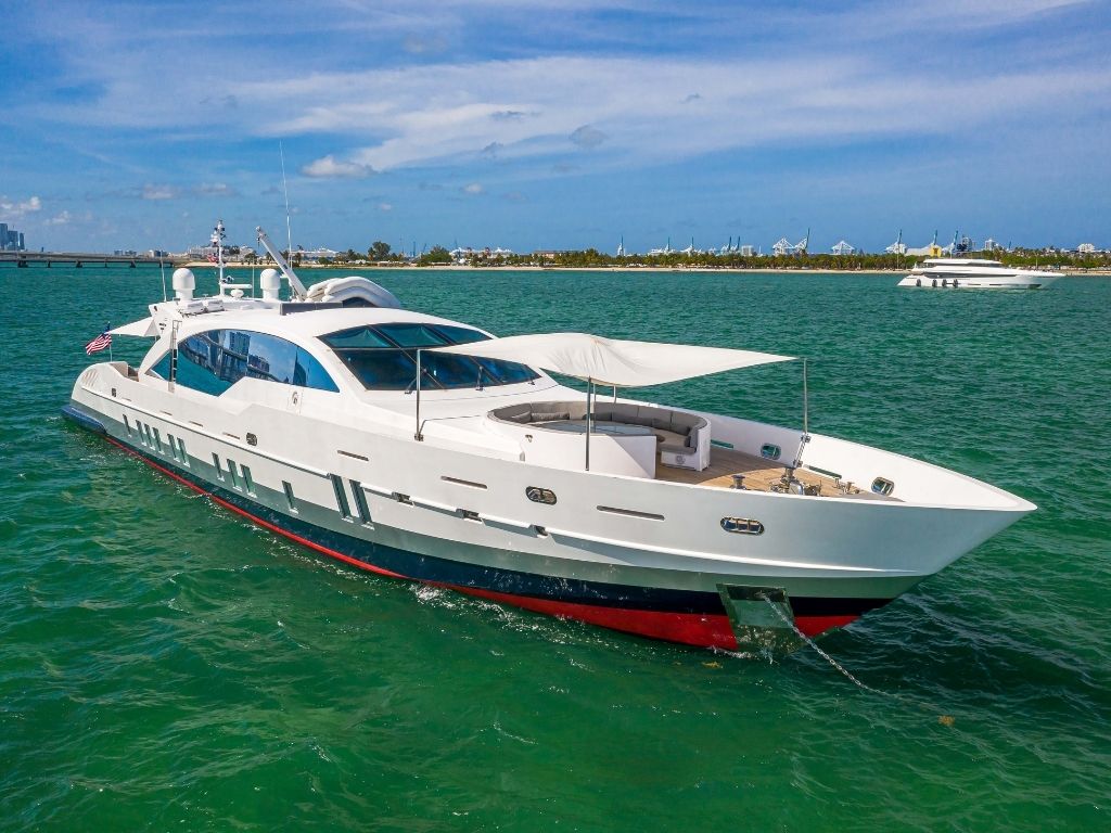 Luxurious 120ft Tecnomar yacht cruising in Miami waters