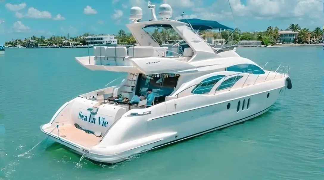 65 Azimut motor yacht with water toys for charter in Miami