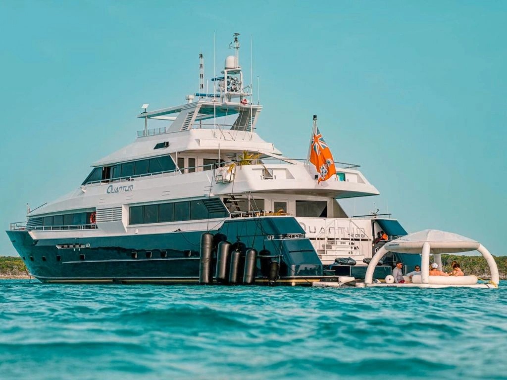 125 Broward yacht cruising in Miami