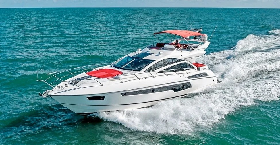 68 Sunseeker II yacht cruising in Miami