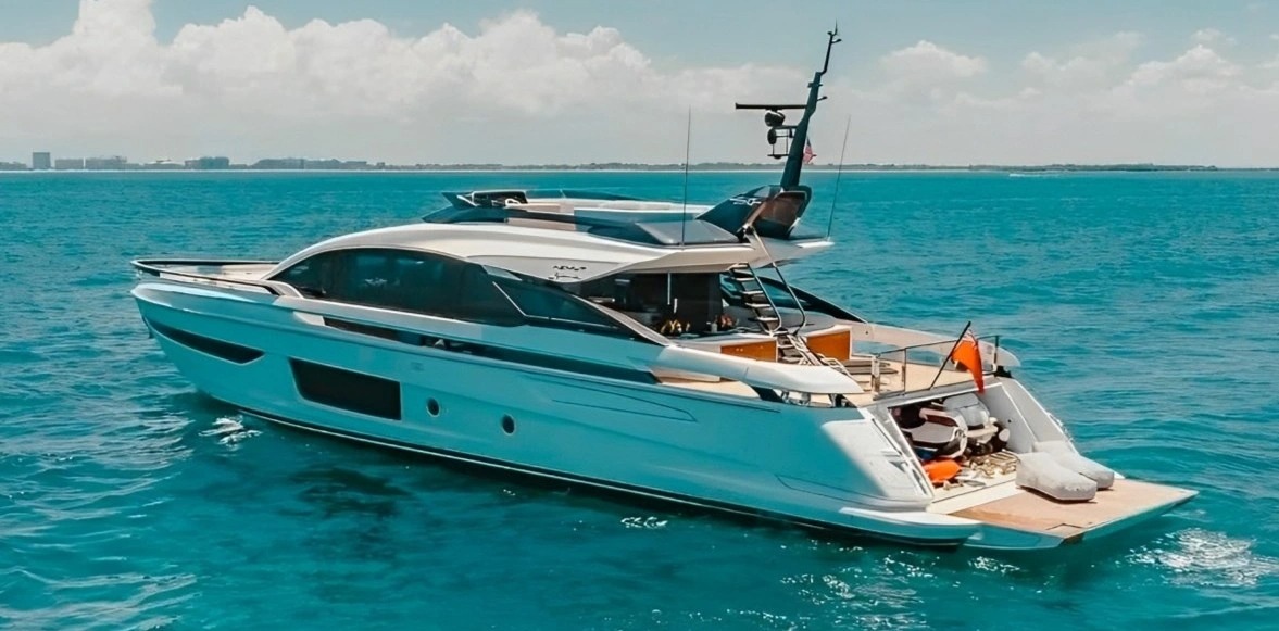 94 Azimut S10 superyacht with jet ski and Seabob for charter in Miami