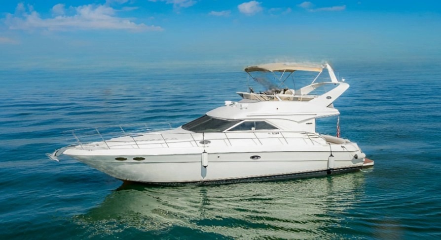 Exterior view of the 44 Sea Ray II yacht in Miami