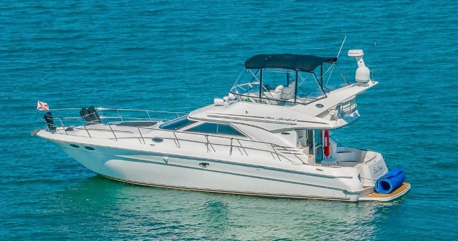 Exterior view of the 44ft Sea Ray yacht cruising in Miami