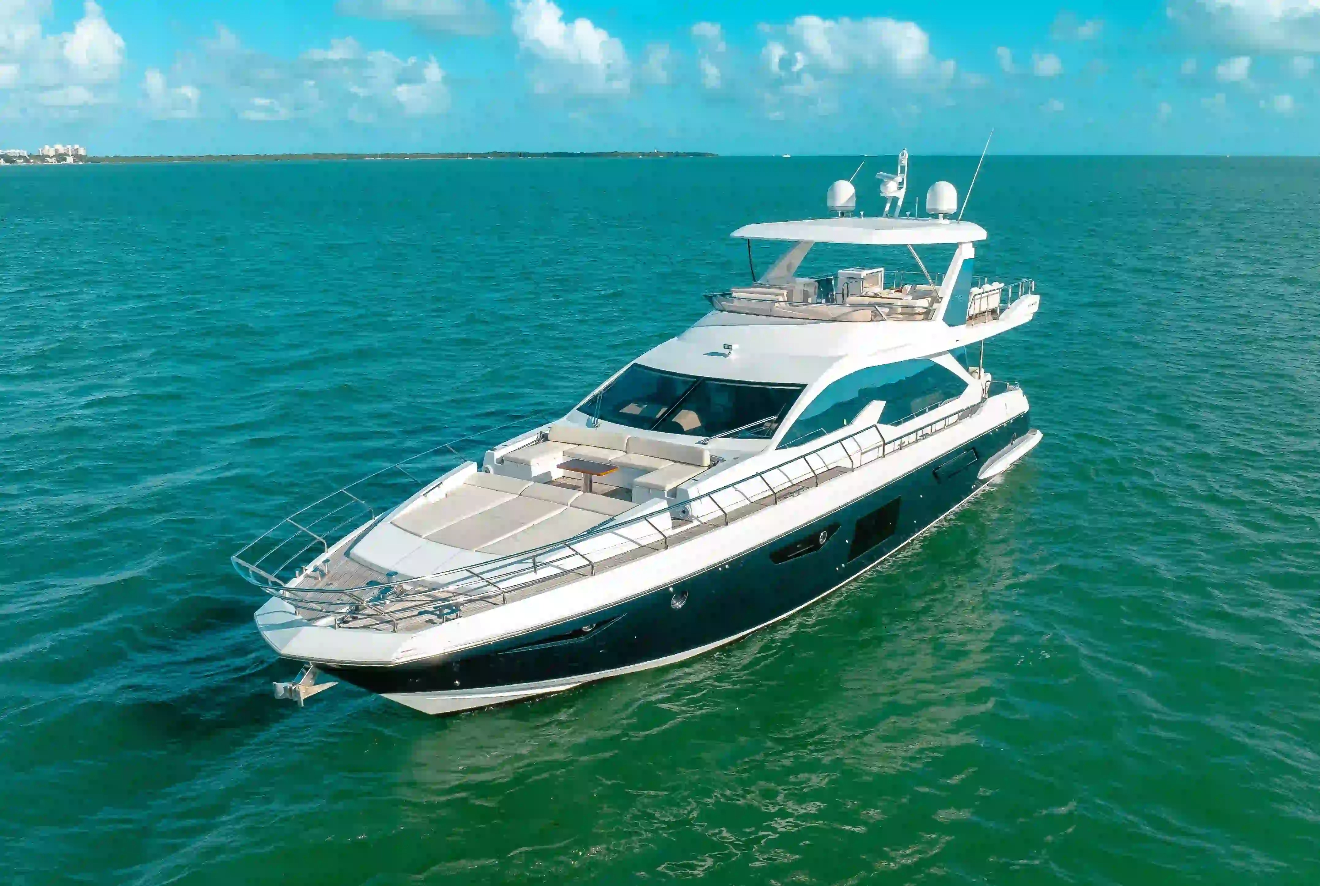 75 Azimut flagship motor yacht for charter in Miami
