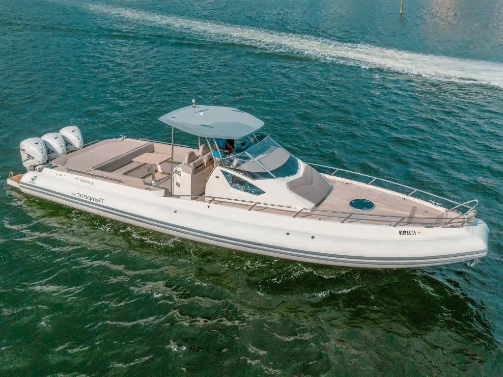 44 Capelli exterior at sea