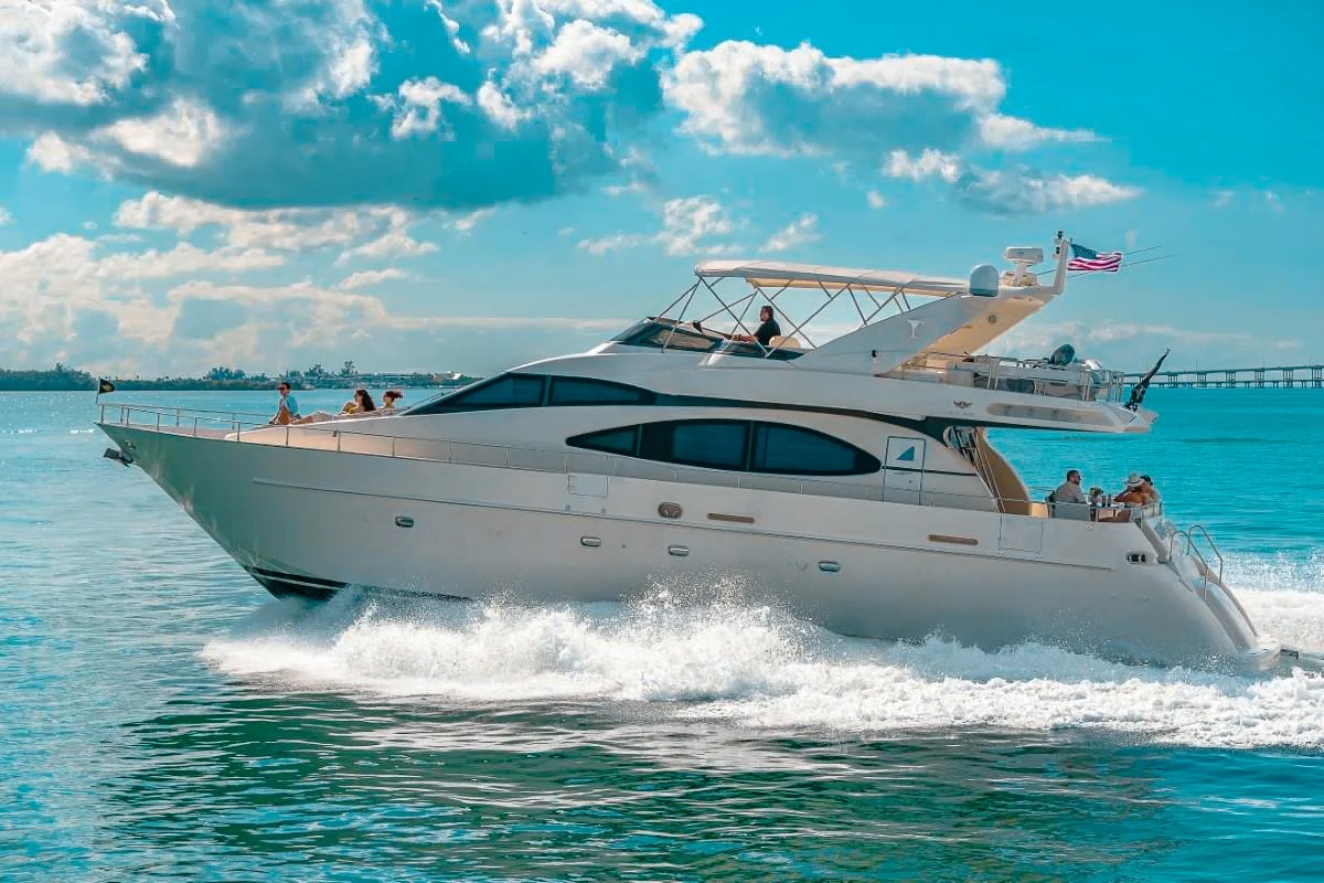 80 Azimut superyacht for private day charter in Miami