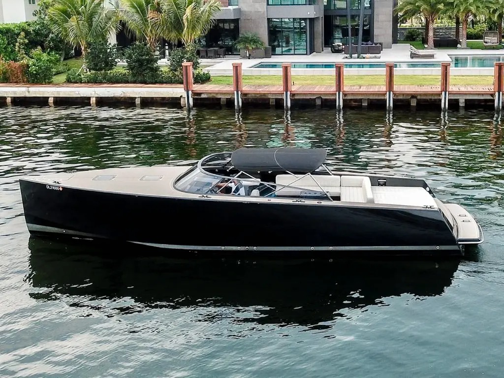 Sleek 40 VanDutch yacht cruising in Miami