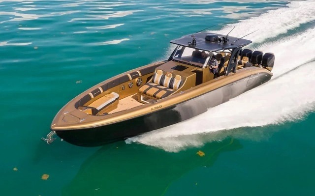 Exterior view of the 43 Midnight Express yacht in Miami