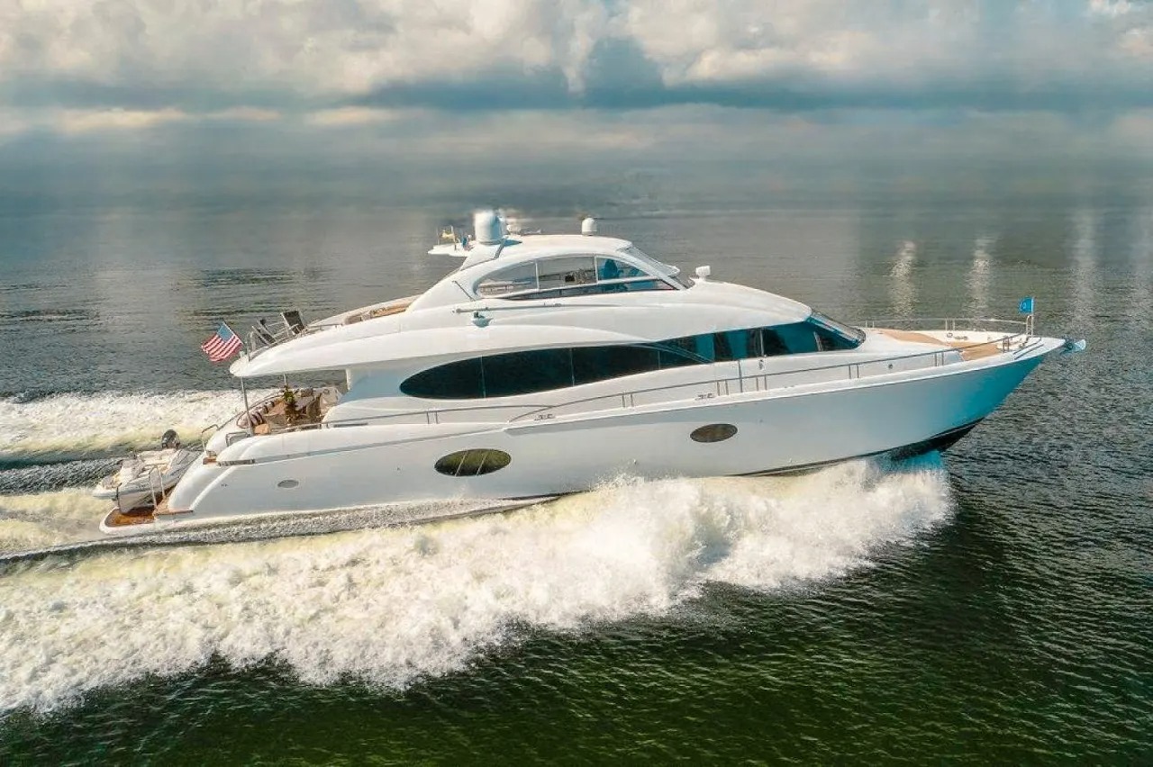 84 Lazarra yacht cruising in Miami