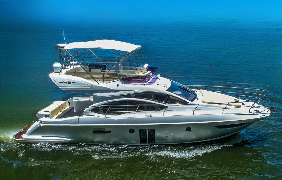 Exterior view of the 42 Azimut Fly yacht in Miami