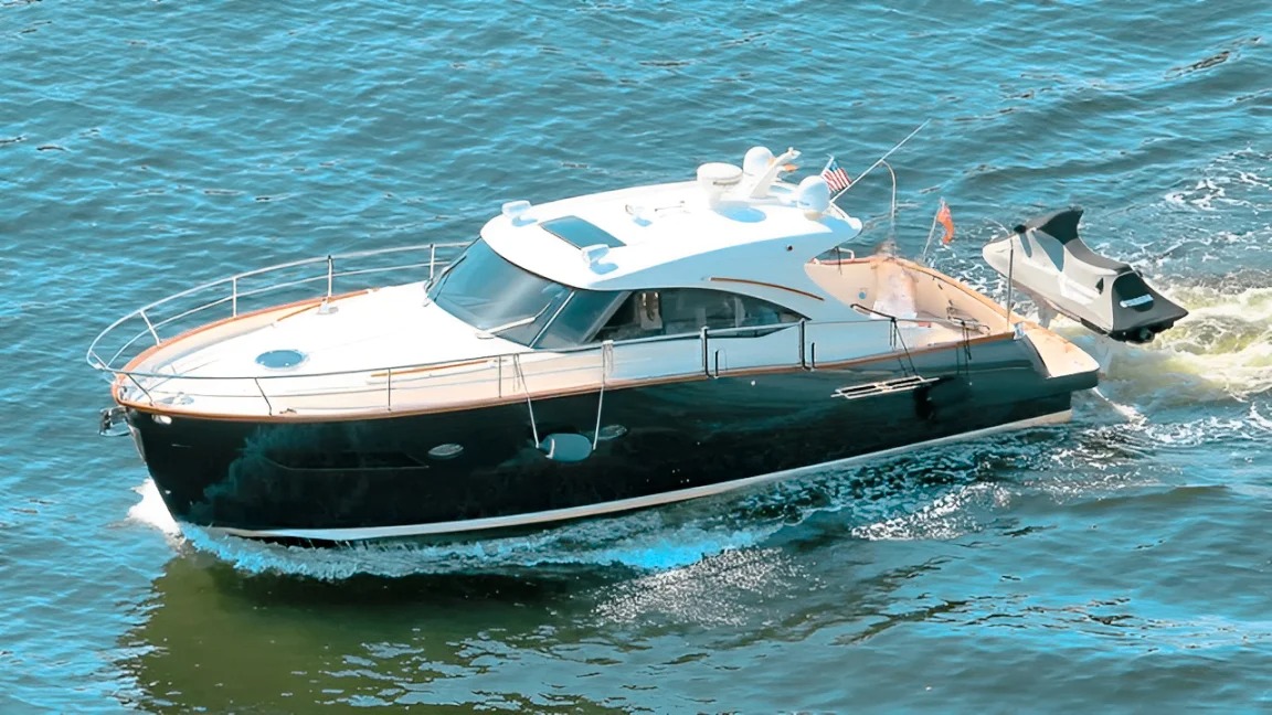 Exterior of the 45 Austin Parker yacht in Miami