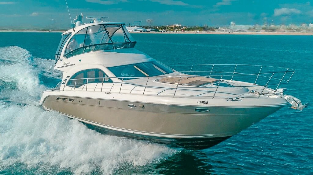 Exterior view of the 52 Sea Ray II yacht in Miami