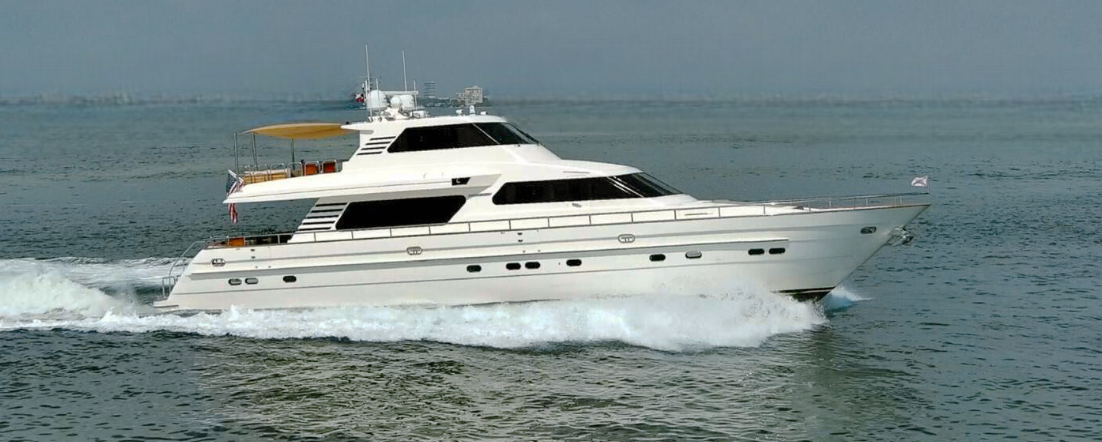 82 Horizon yacht cruising in Miami