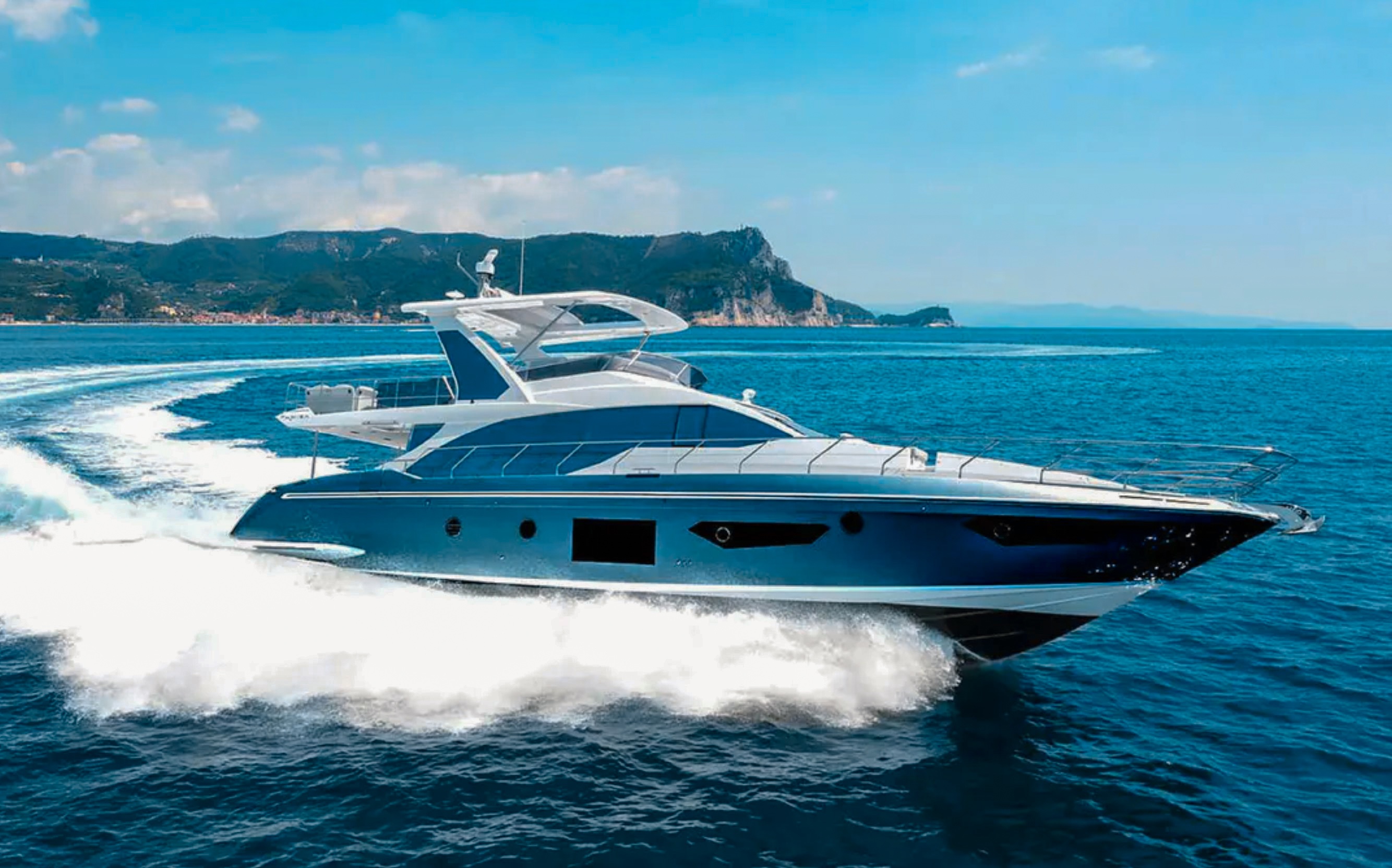 Exterior view of 68 Azimut III yacht in Miami