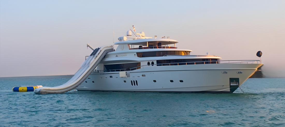103 Johnson motor yacht with jacuzzi for charter in Miami