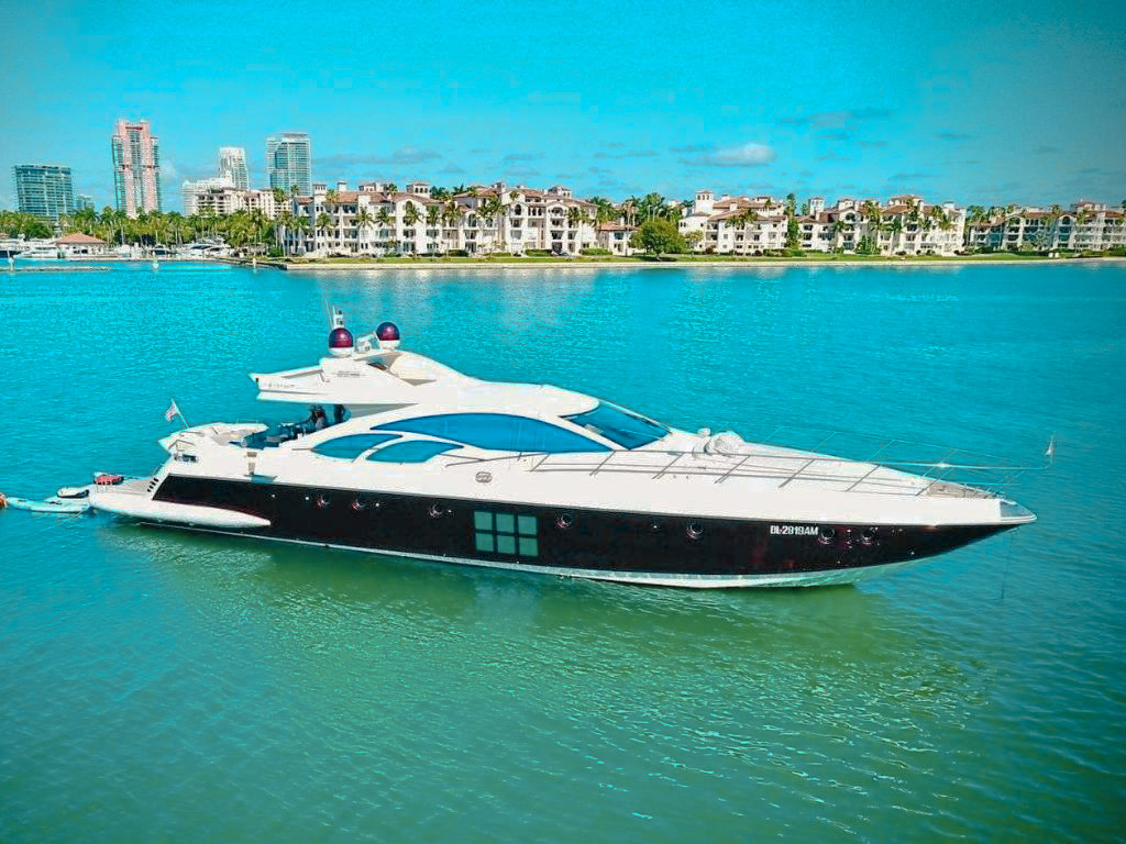 86 Azimut yacht cruising in Miami waters