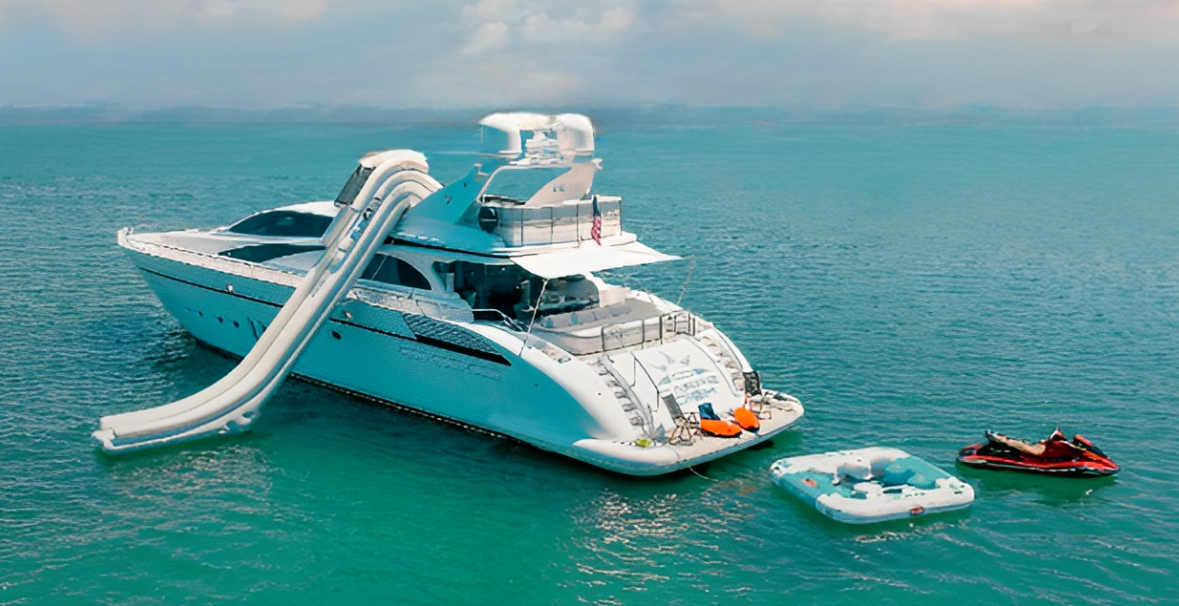 105 Leopard superyacht available for private charter in Miami