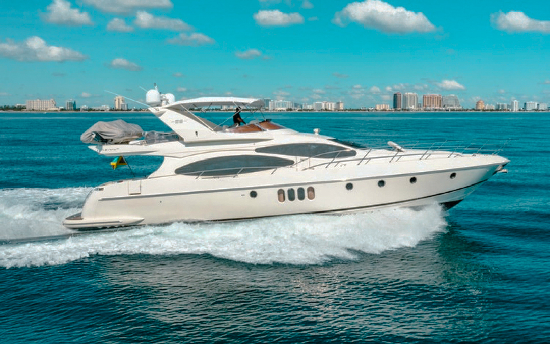 68 Azimut yacht cruising in Miami
