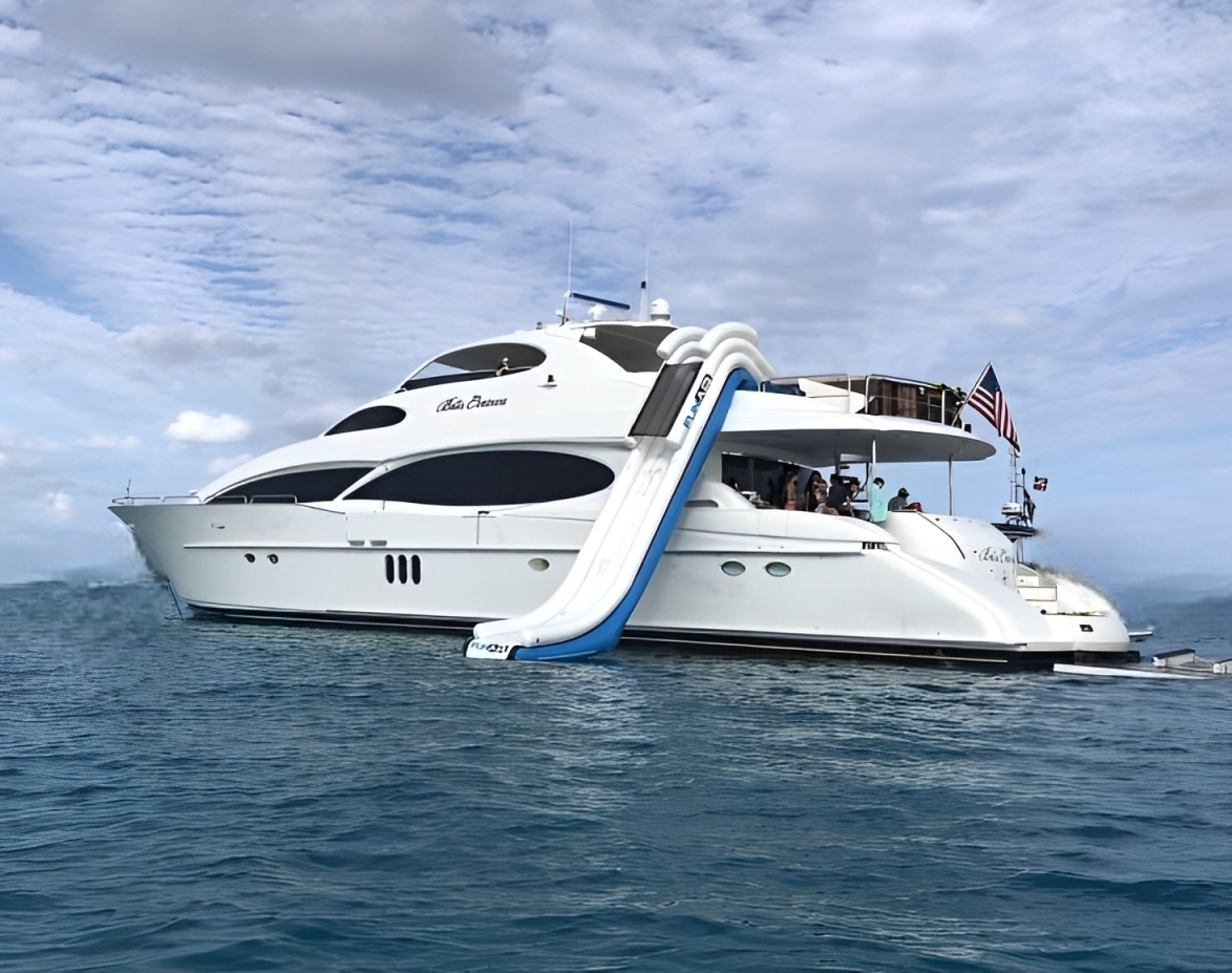 112 Lazarra yacht exterior at sea in Fort Lauderdale