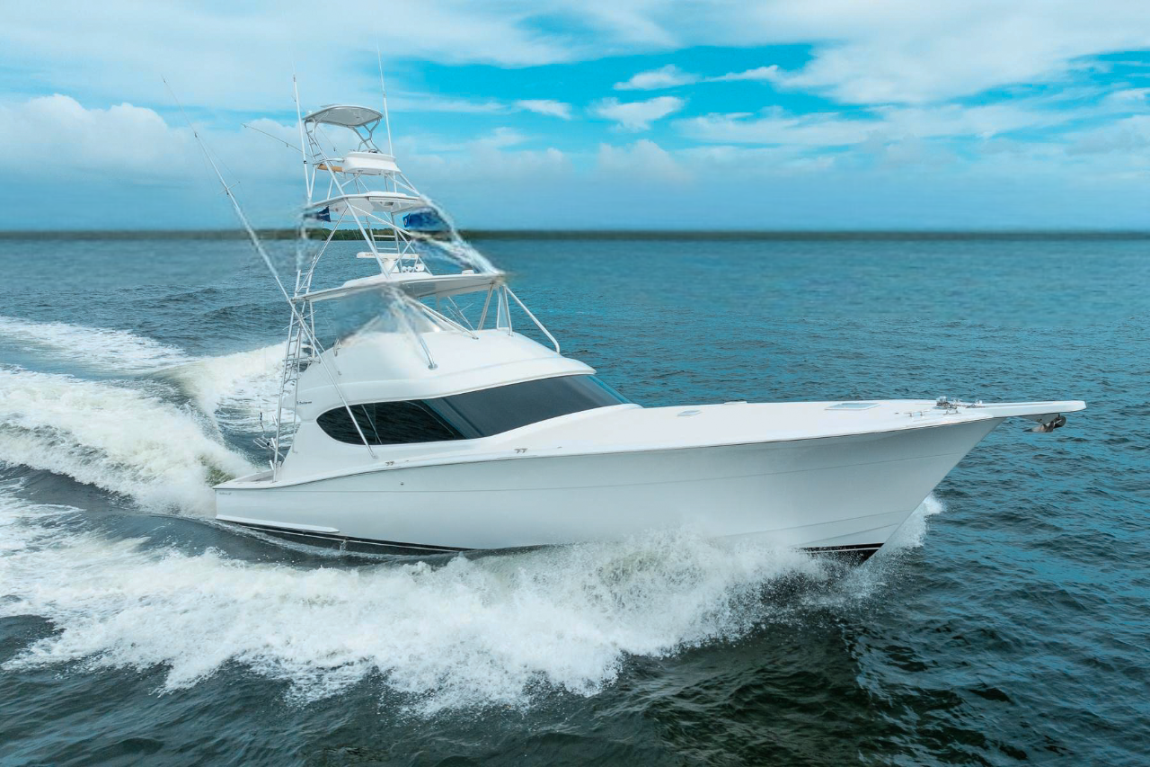 60 Hatteras yacht cruising in Fort Lauderdale