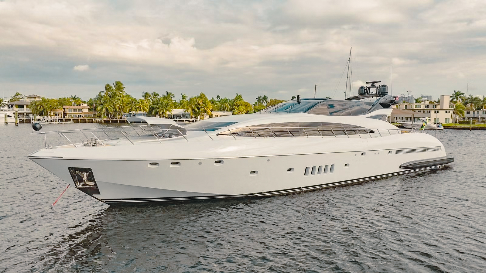 105 Mangusta yacht cruising in The Bahamas