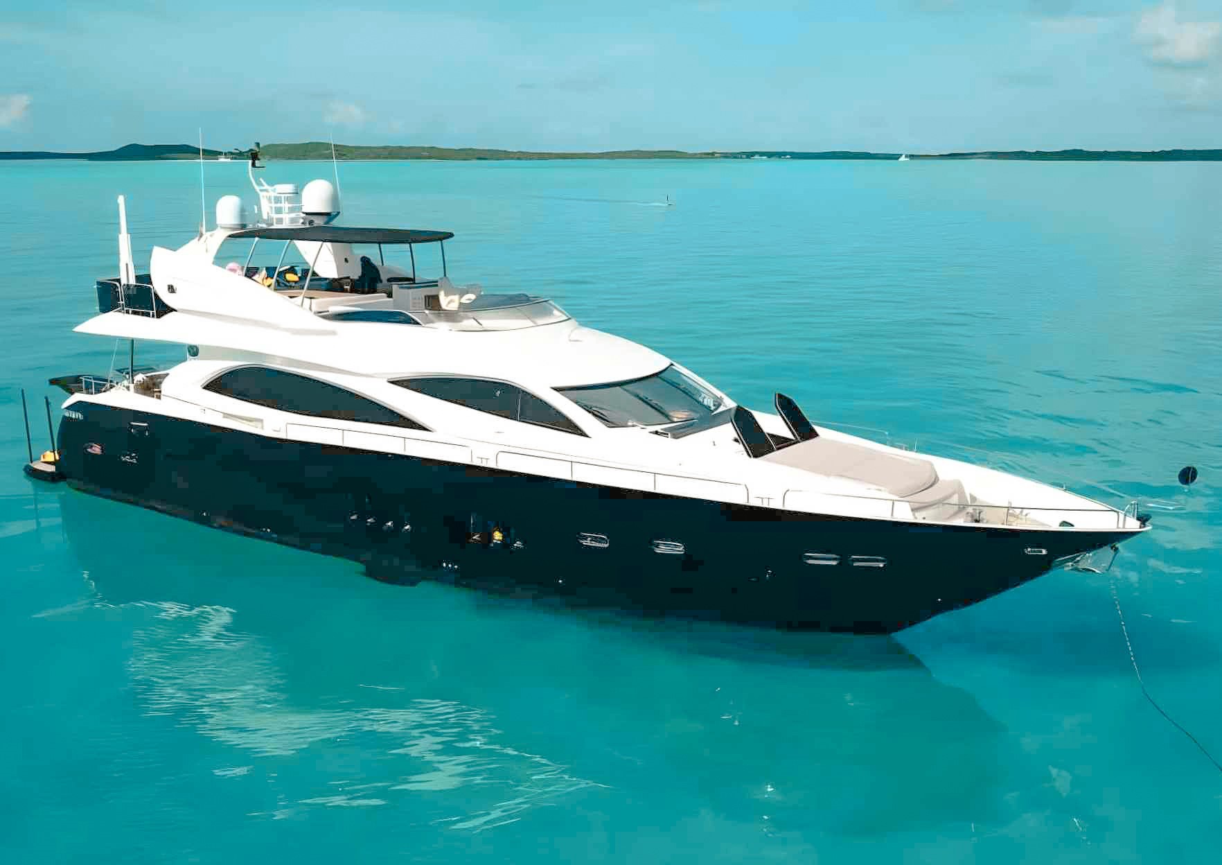 90 Sunseeker luxury motor yacht for private charter in The Bahamas