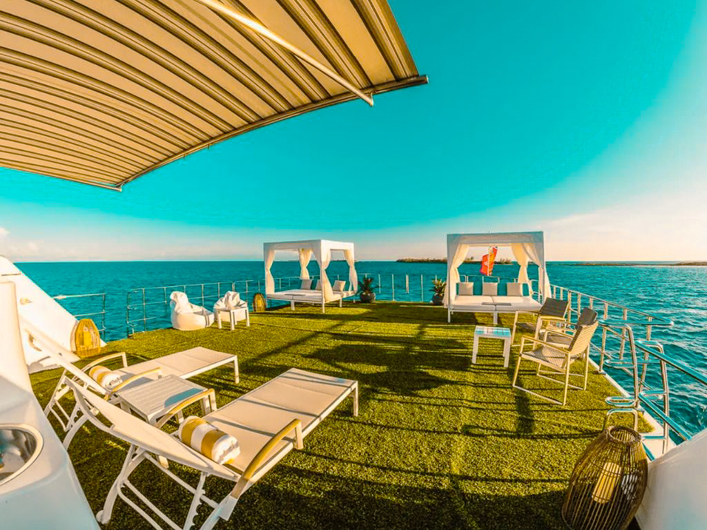 80 Pachoud yacht cruising in The Bahamas