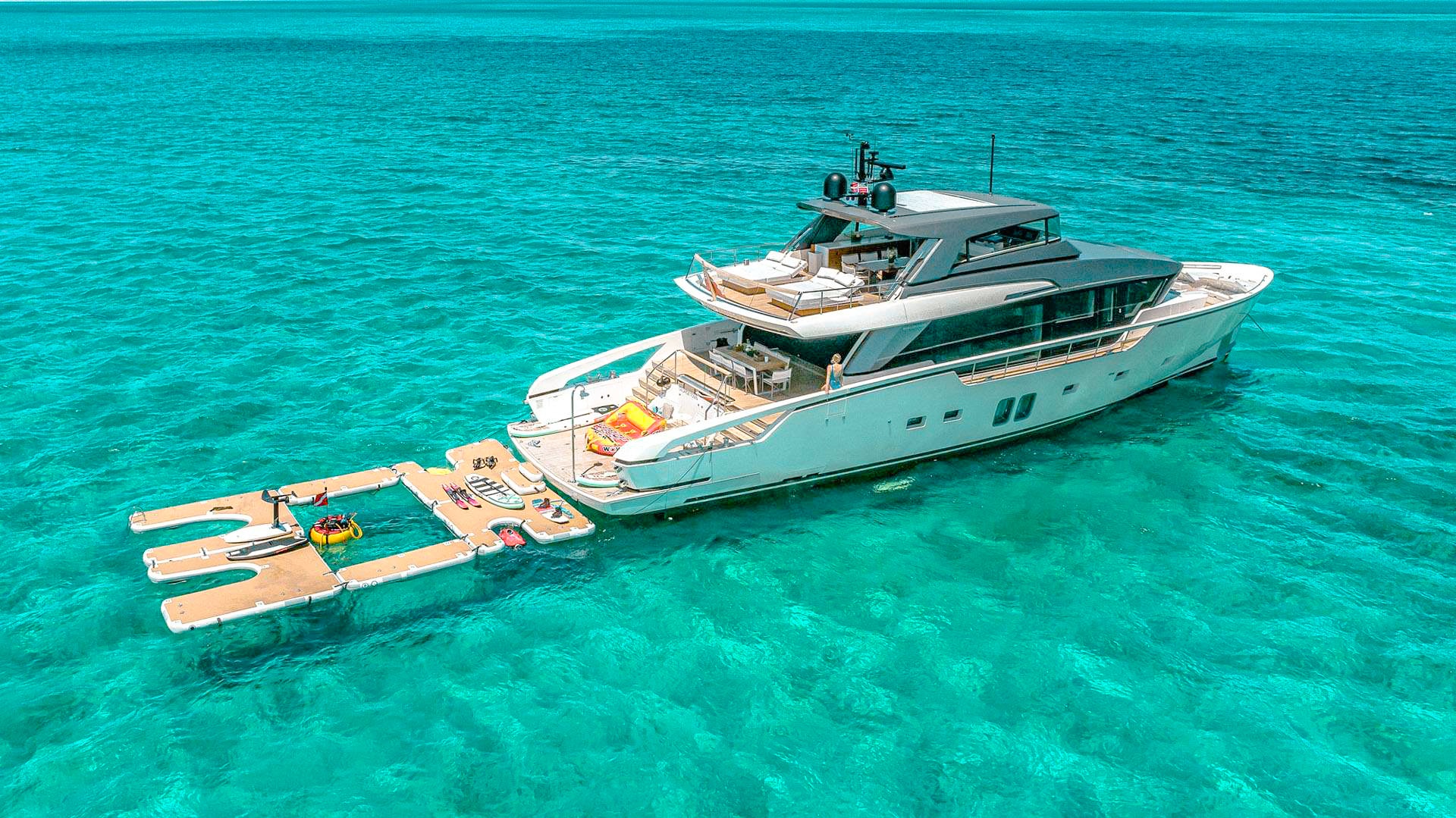 88 San Lorenzo yacht cruising in The Bahamas
