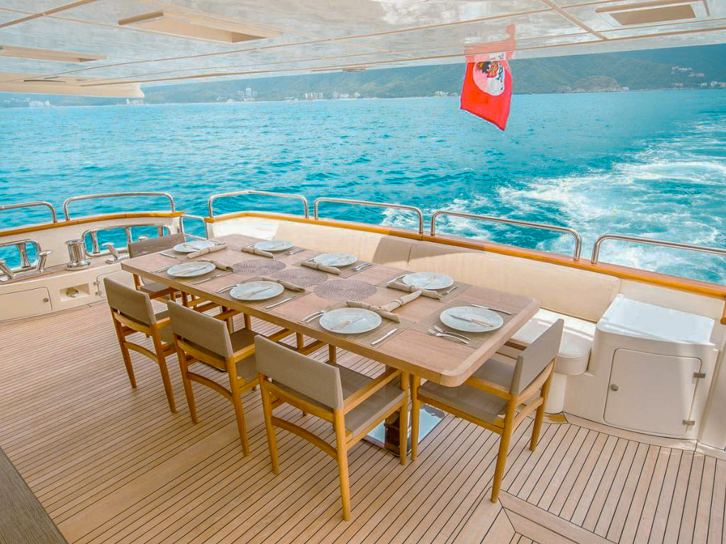 Aft deck of the 105 Azimut with seating and views