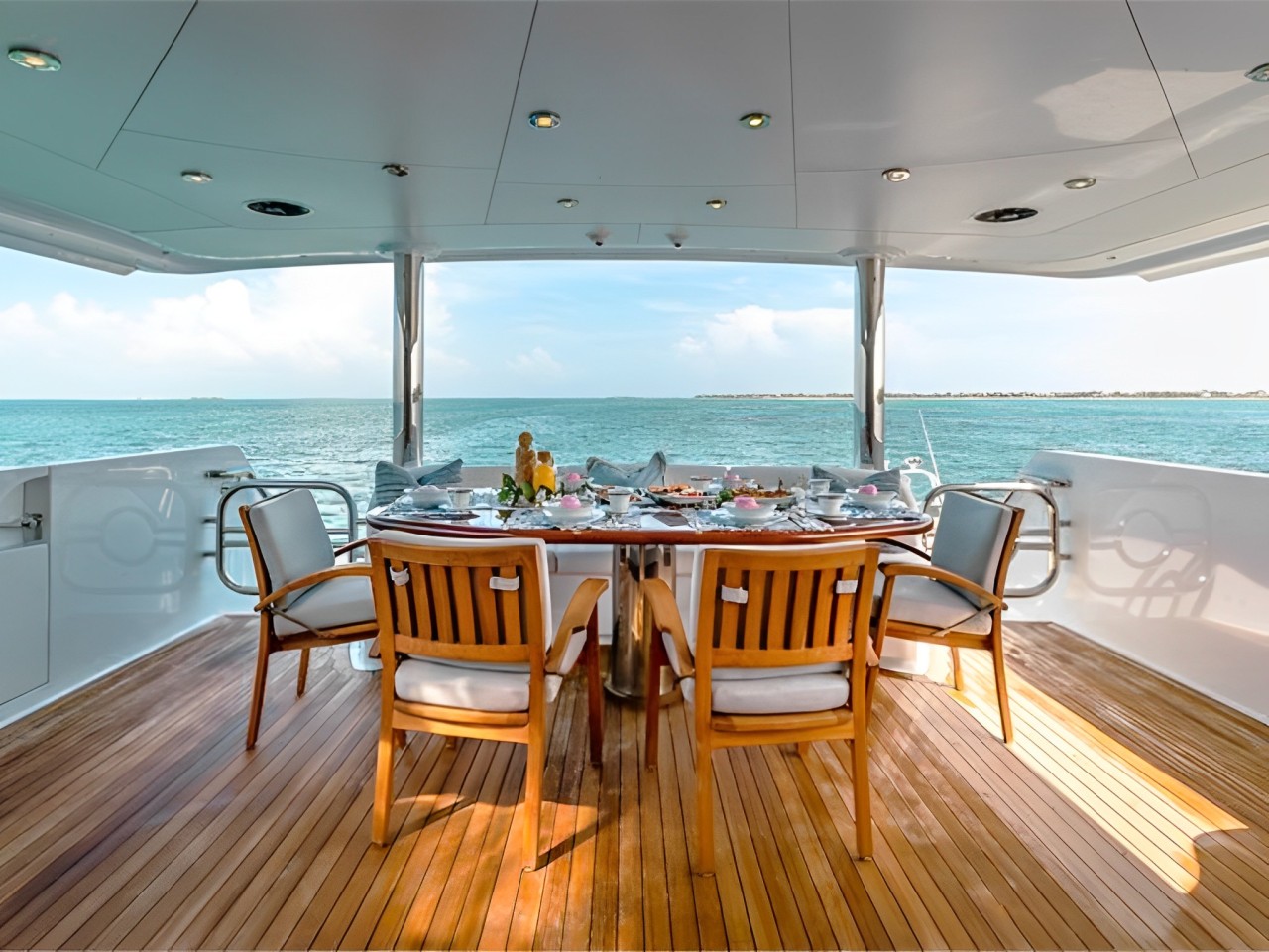 133 Splendor yacht with water toys