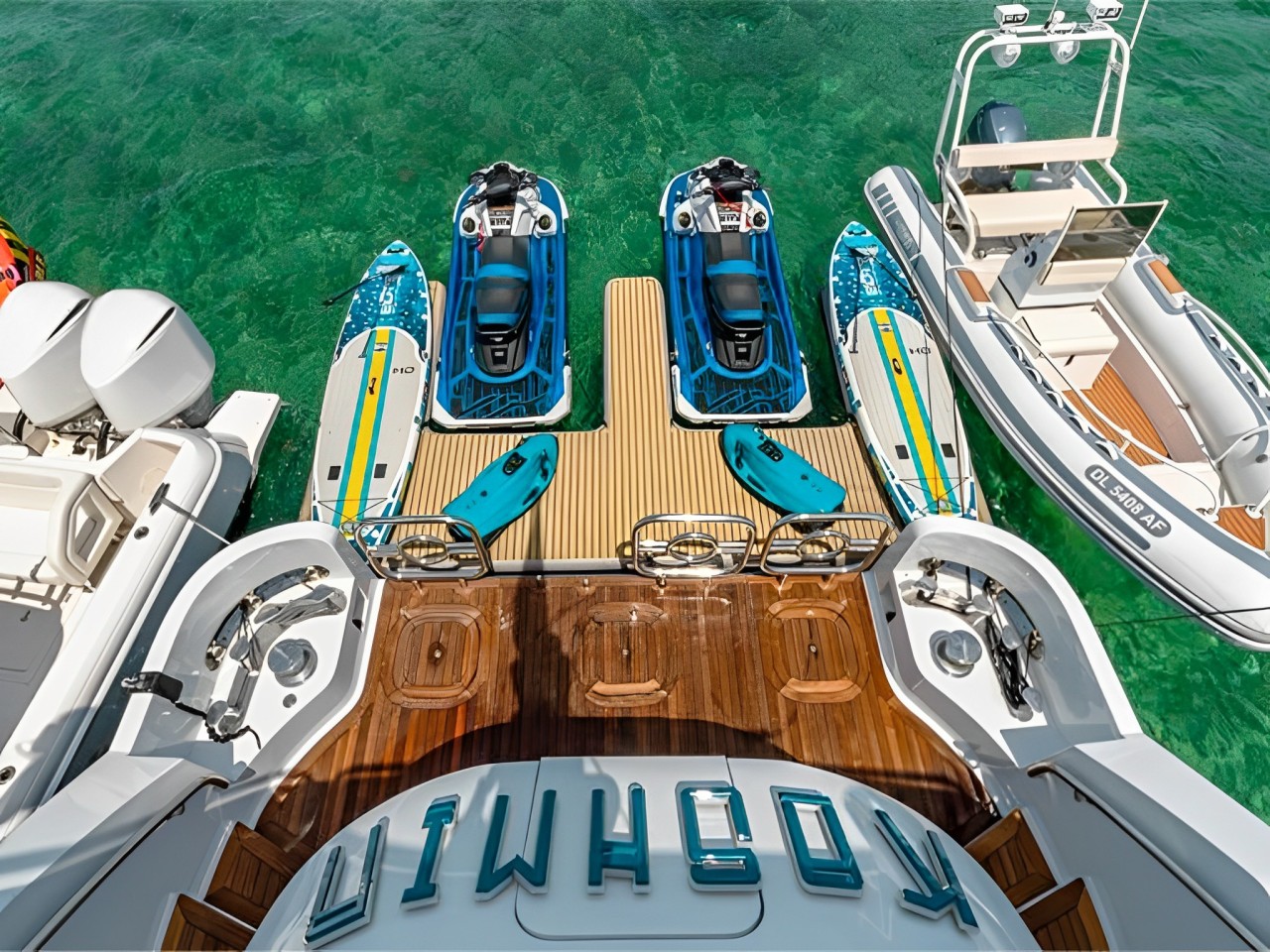 133 Splendor yacht main salon
