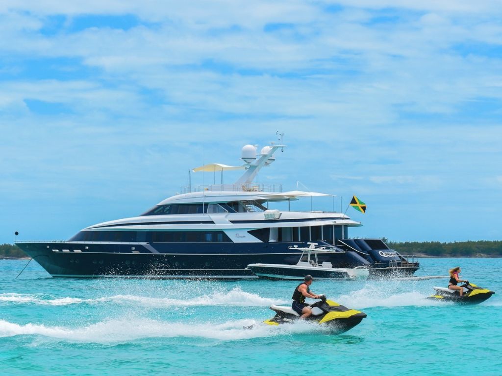 Heesen 143 yacht cruising the Bahamian waters