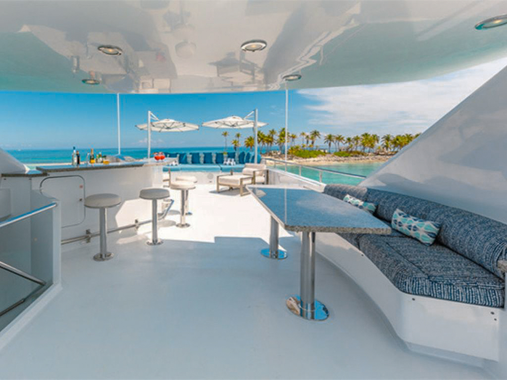 Stern of 146 Heesen II yacht with swimming platform and water access