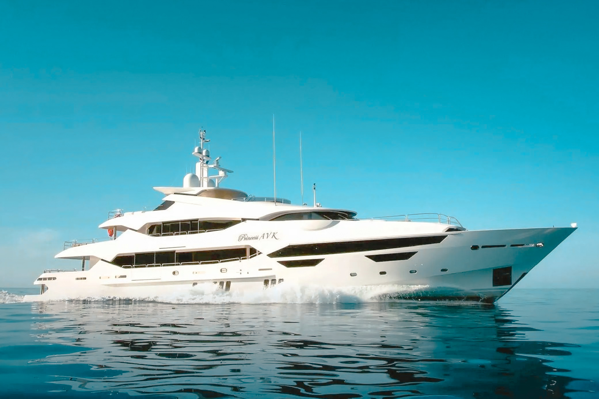 155 Sunseeker superyacht with beach club available for charter in The Bahamas