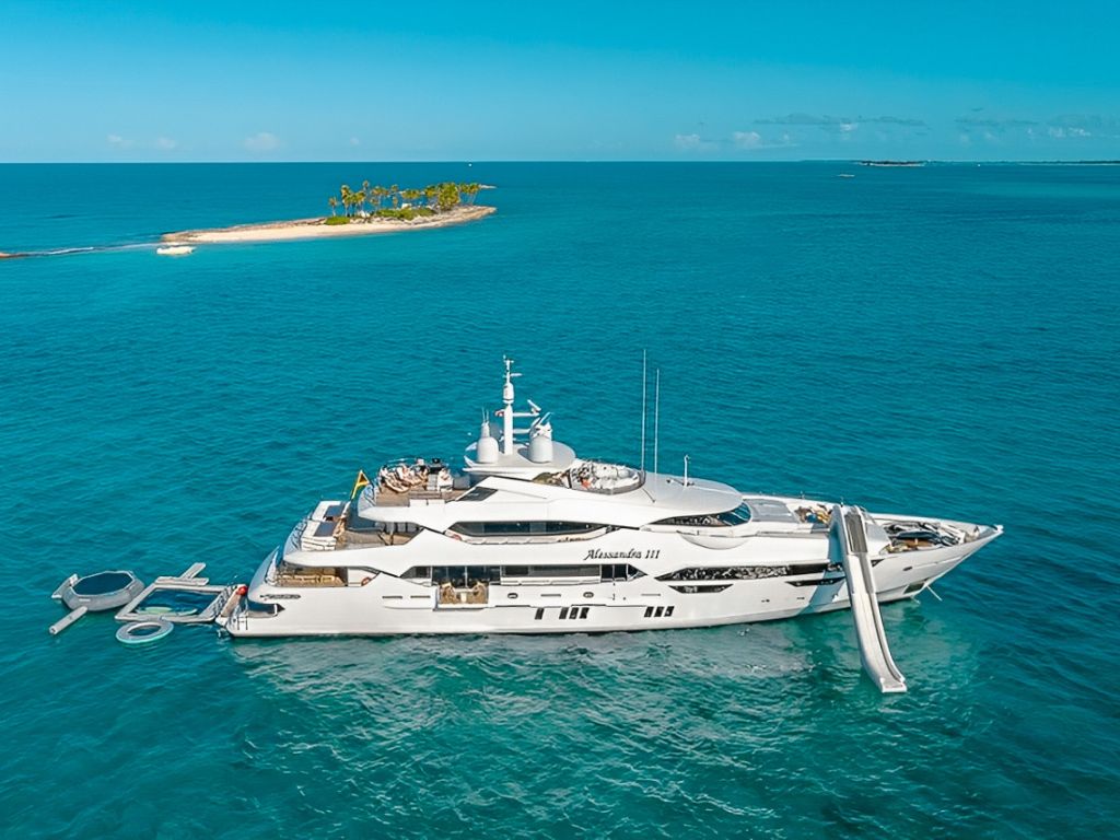 Side view of the 155 Sunseeker yacht sailing