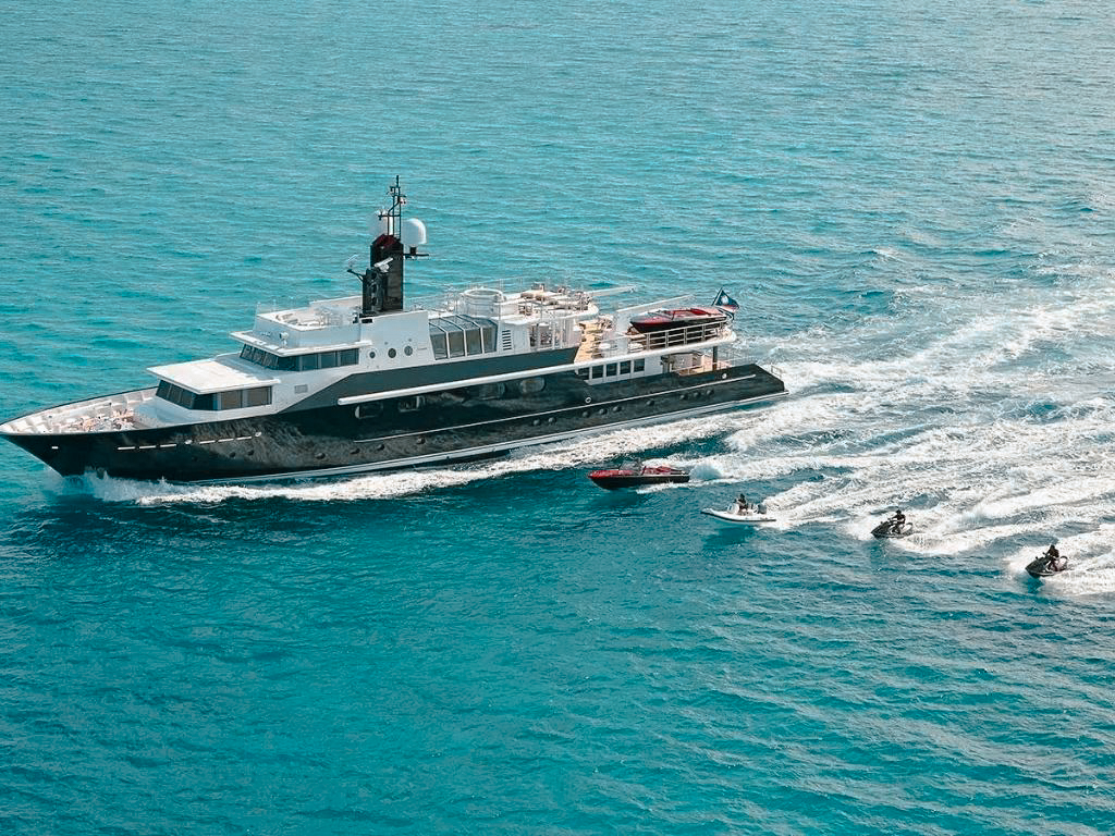 Main salon of 162 Feadship yacht