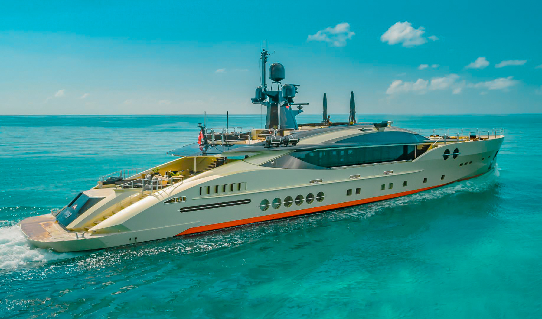 171 Palmer Johnson superyacht cruising the Bahamian islands