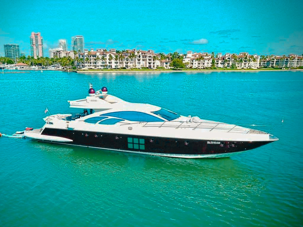 86 Azimut S yacht cruising in The Bahamas