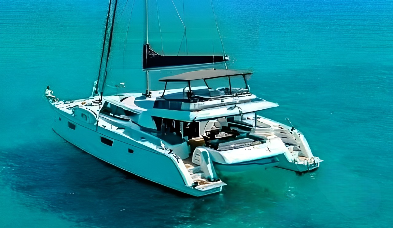 Bow view of 70 Fountaine Pajot II, showing large deck space