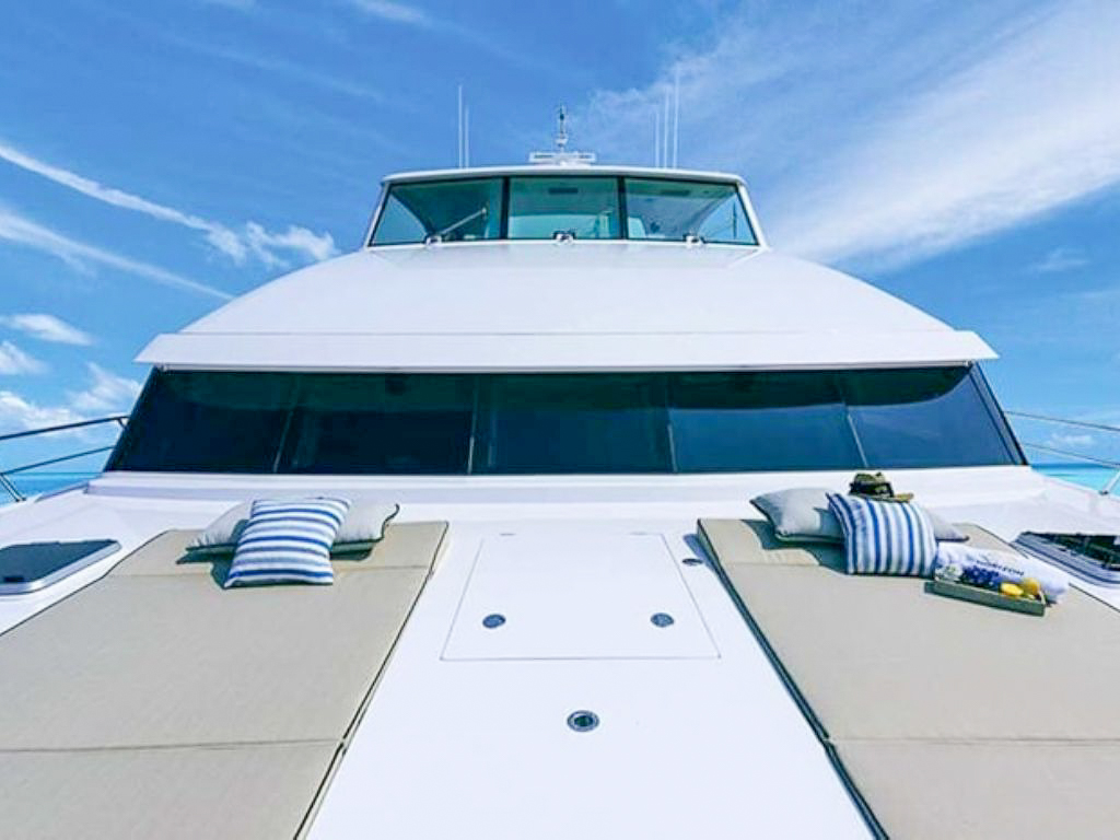 Dining area on 74 Horizon yacht