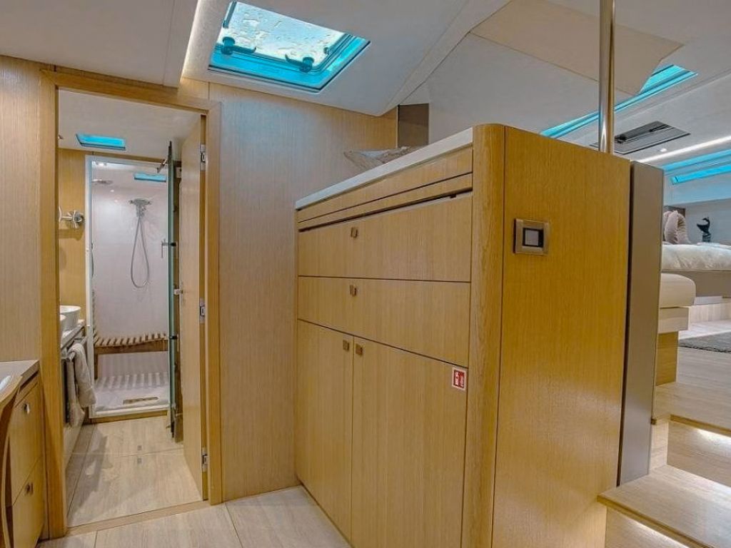 78 Privilege yacht interior dining area